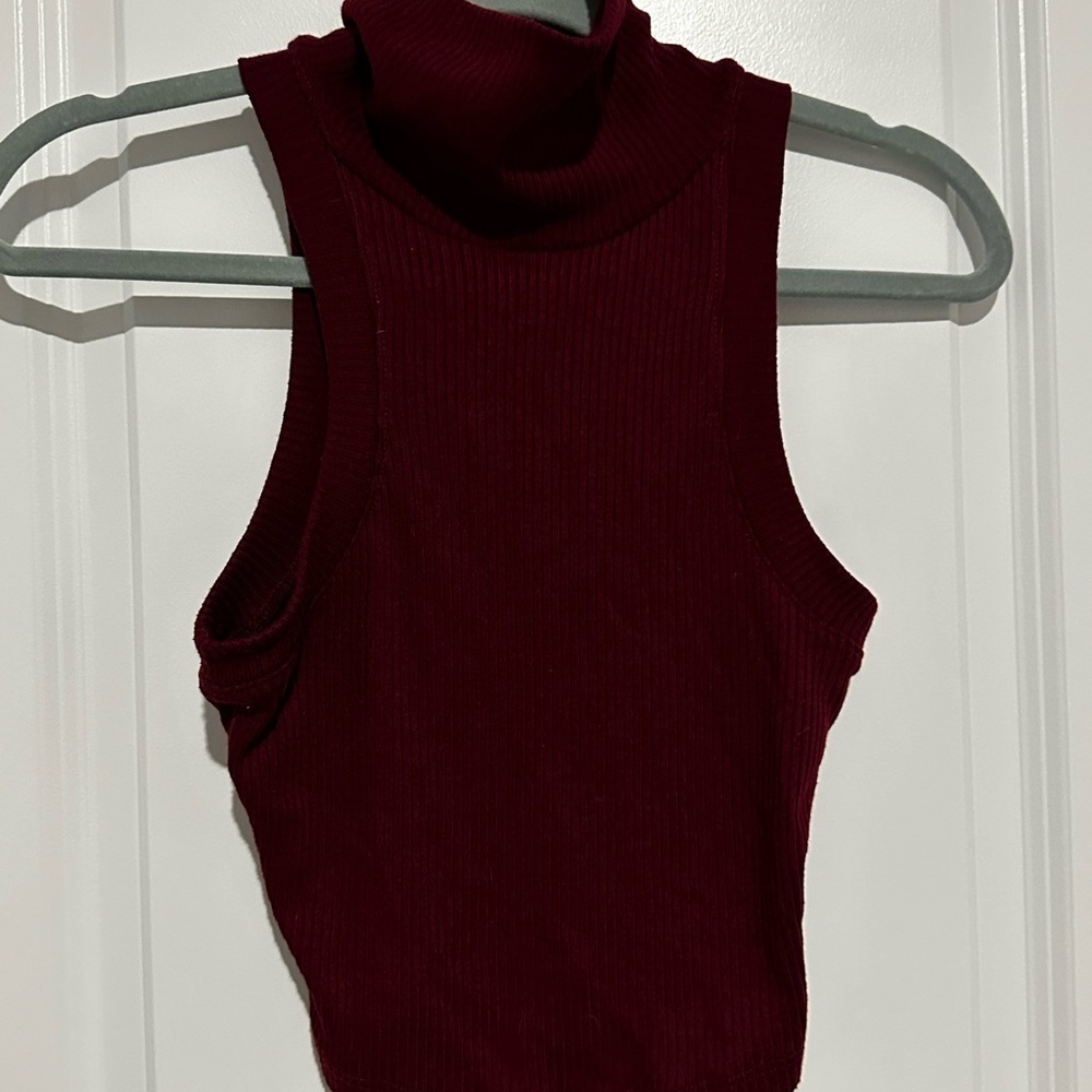 Bozzolo Sleeveless Turtleneck Sleeveless Crop Top